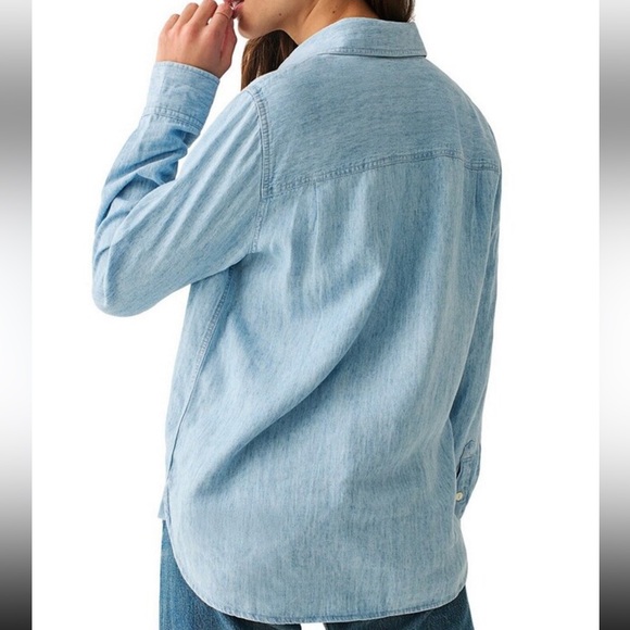 NEW Faherty Chambray Woven Spread Collar Long Sleeve Button Front Shirt - Picture 2 of 9